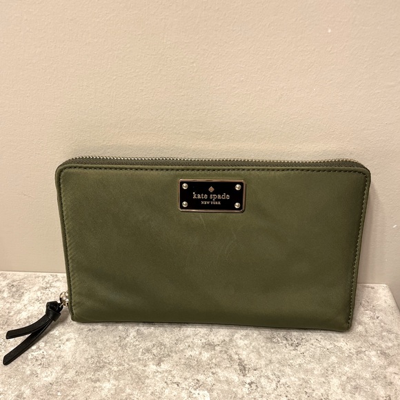 Kate Spade ♠️Wallet - Picture 1 of 4